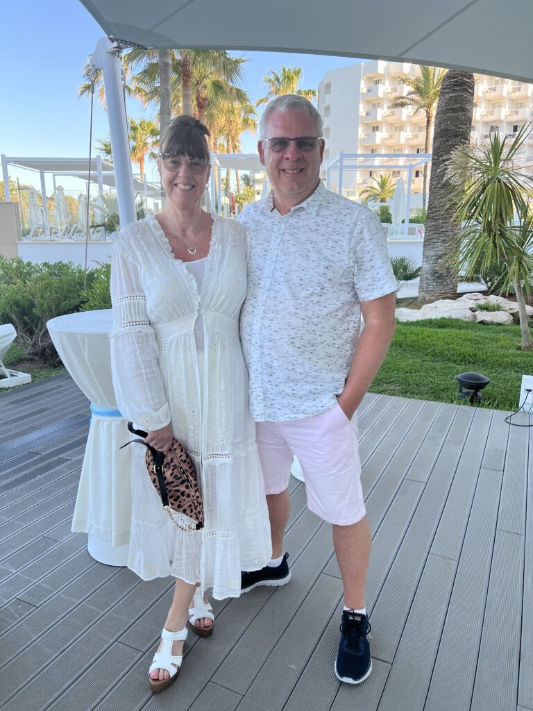 Introducing Steve and Diane Kingham. Helping people develop a retirement income online to regain their freedom and time.